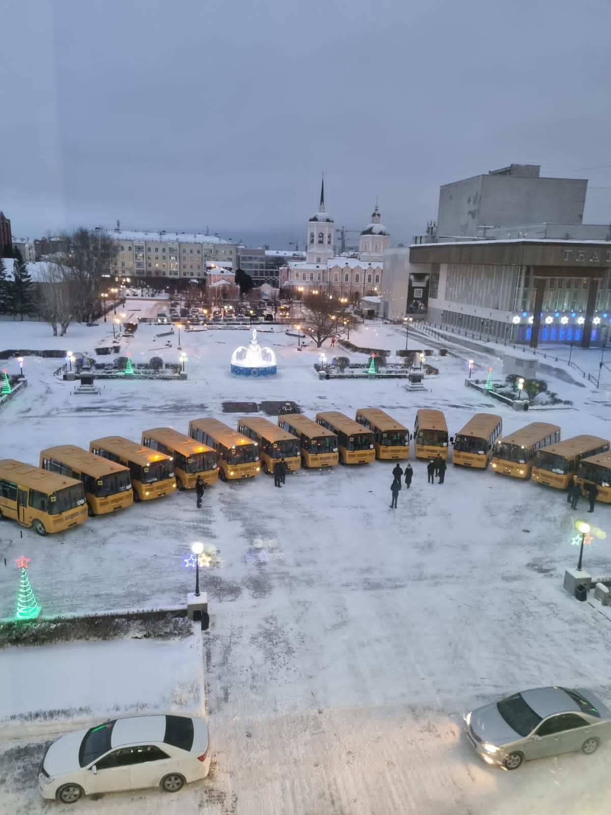 Губернатор Томской области передал школьные автобусы